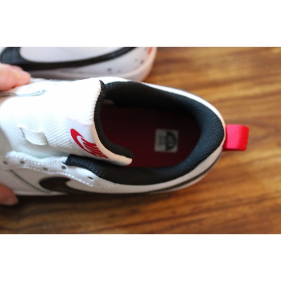 NIKE COURT BOROUGH LOW 2 SE WHITE/BLACK-VERY BERRY DM0110 100 US SZ 4.5Y - Picture 7 of 9